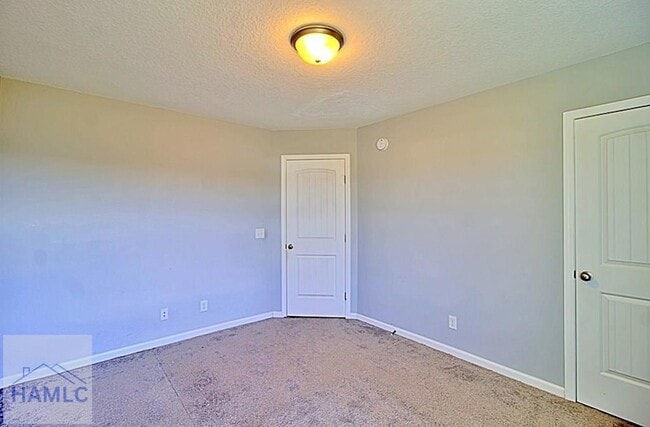 Building Photo - 7 Upland Ct