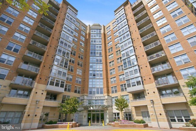 Building Photo - 11800 Sunset Hills Rd