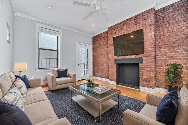Building Photo - 566 Hudson St
