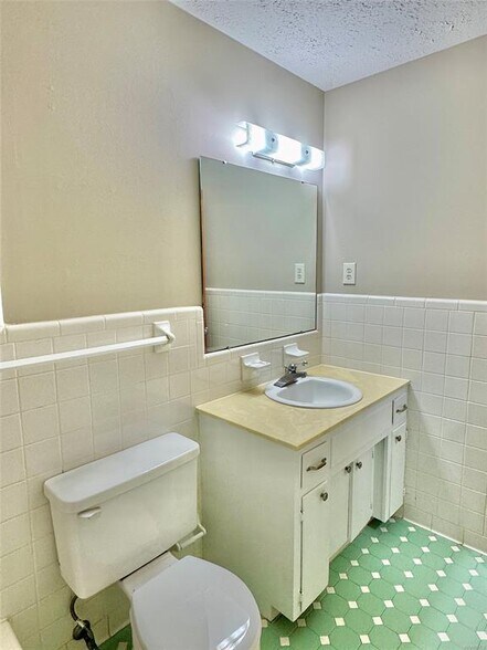 Building Photo - 761 Forestdale Dr