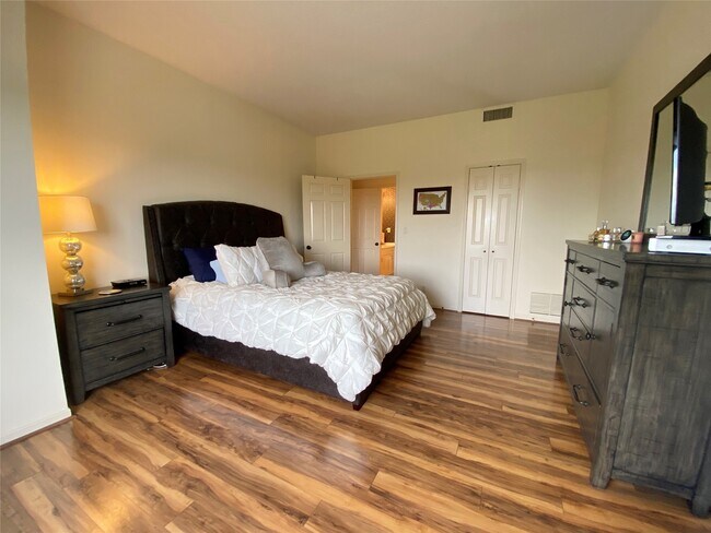 Building Photo - 2001 Holcombe Blvd