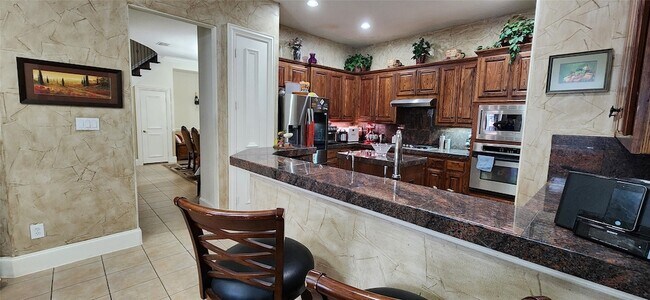 Building Photo - 1001 Llano Trce