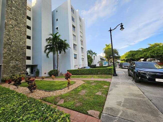 Building Photo - 2530 SW 3rd Ave
