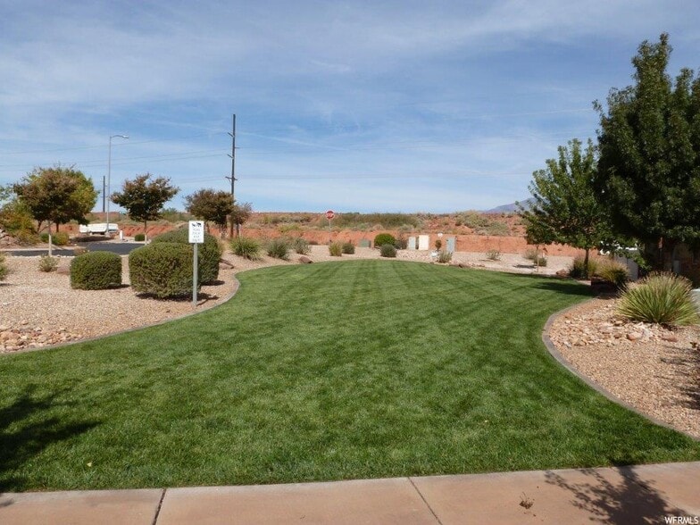 Common area - 1000 E Bluffview Dr