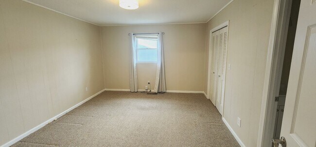 Building Photo - 209 Knoll Crest Dr