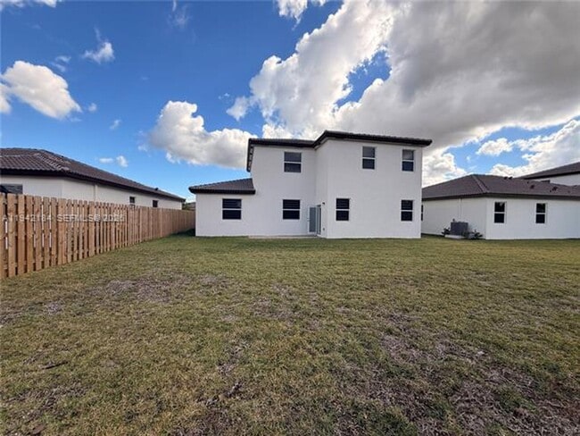 Building Photo - 2954 SE 23rd Ave