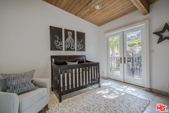 Building Photo - 7036 Grasswood Ave