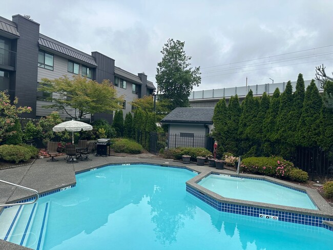 Building Photo - 2-bedroom, 2-bath Condo in Northgate. 2 pa...