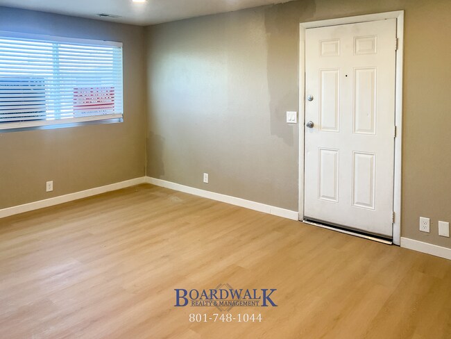 Building Photo - Recently Remodeled 2 bedroom in Salt Lake!