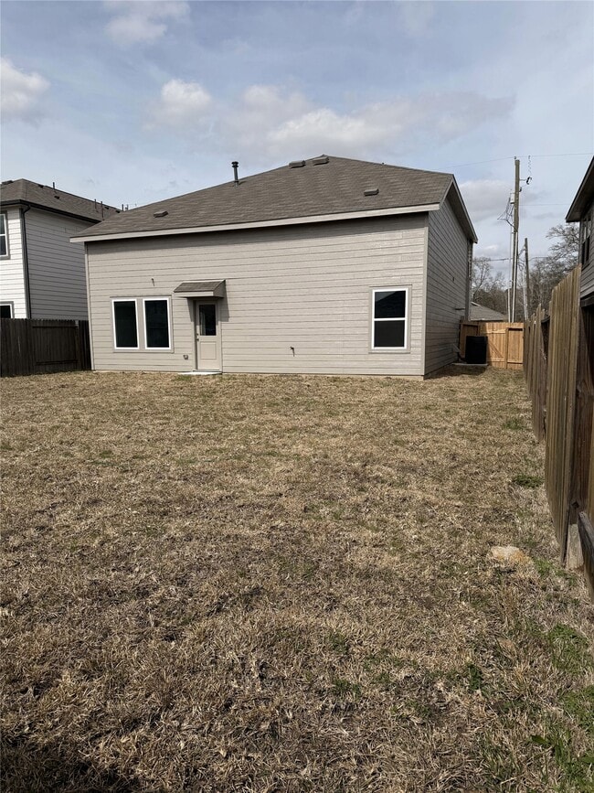 Building Photo - 25670 Roy Rogers Rd