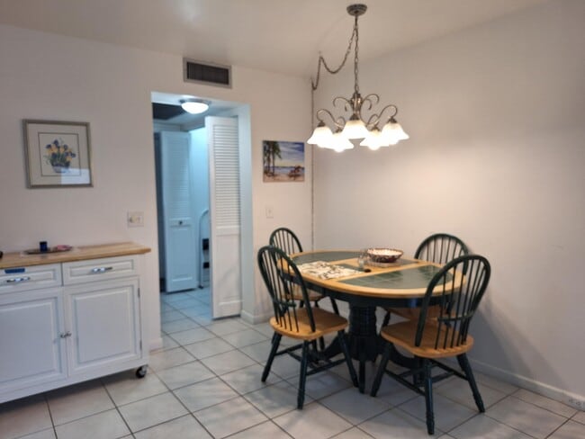 Building Photo - 1010 Wolverton E