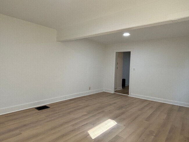 Building Photo - 2617 Shriver Ave