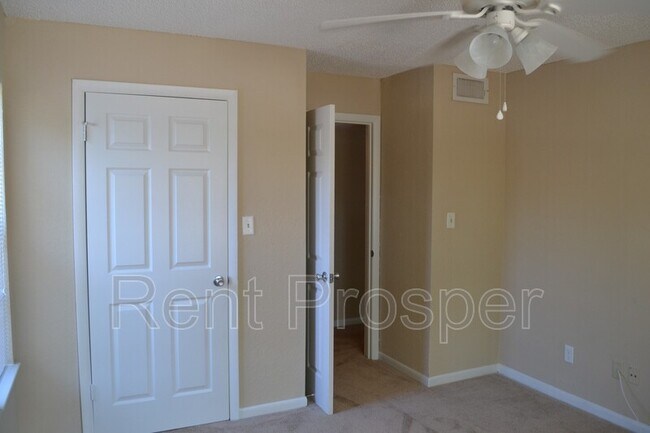 Building Photo - 4401 Thornbriar Ln