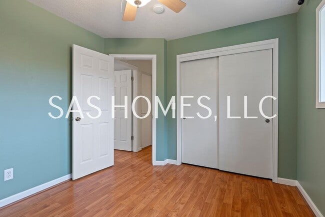 Building Photo - 11200 SW 83rd Ave