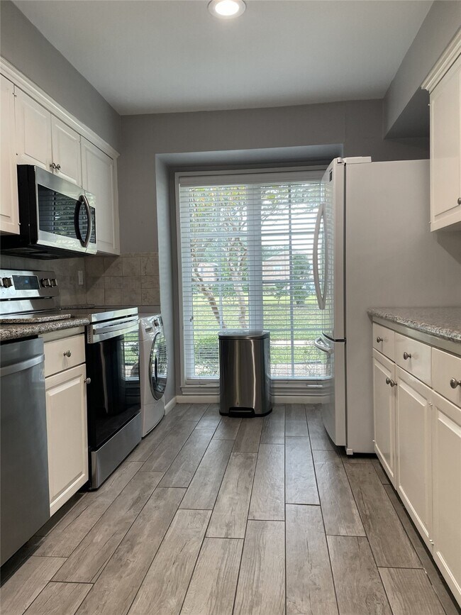 Building Photo - 6307 Del Monte Dr