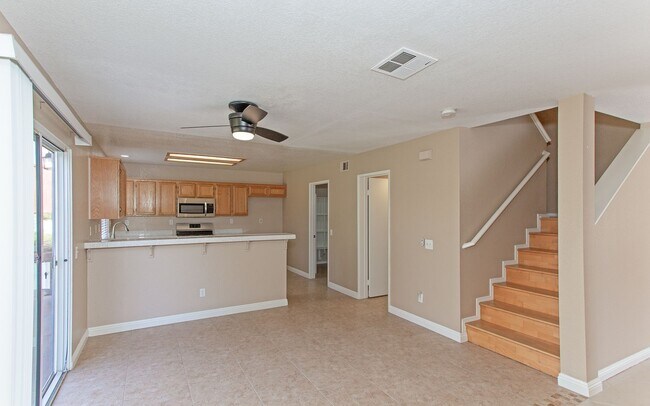 Building Photo - Large 4 Bedroom, 2.5 Bath Home with Large 3 Car Garage!!