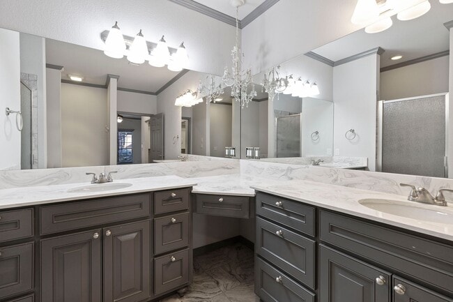 Building Photo - Luxury Living in a Gated Community