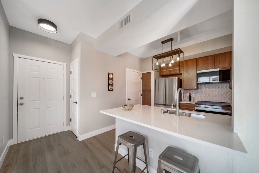 Building Photo - 12858 Ironstone Way