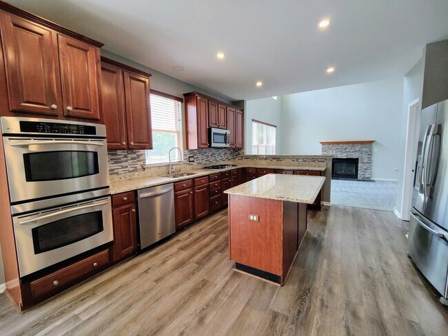 Building Photo - 793 Barclay Dr