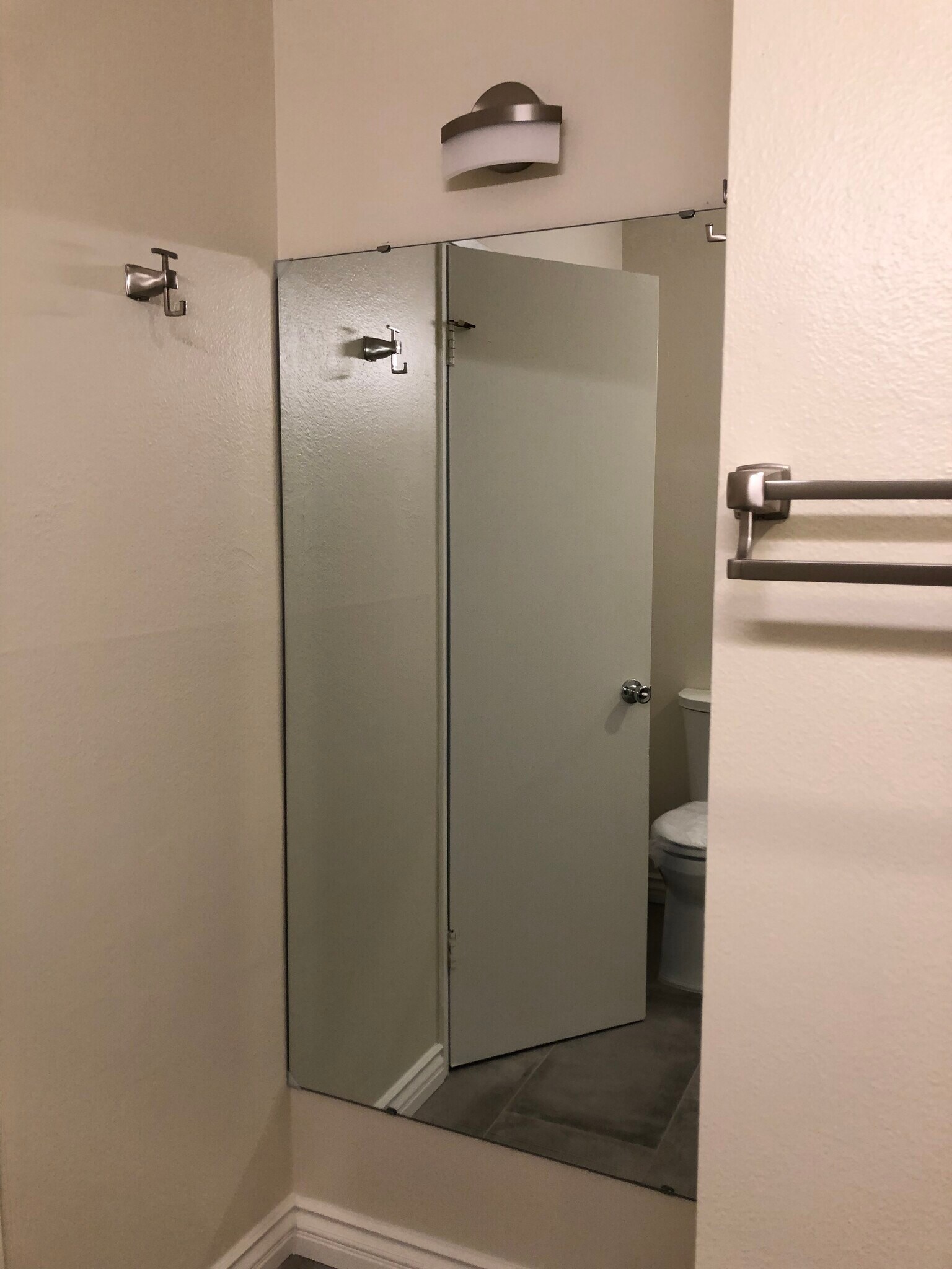 Master bathroom - 339 S Catalina Ave