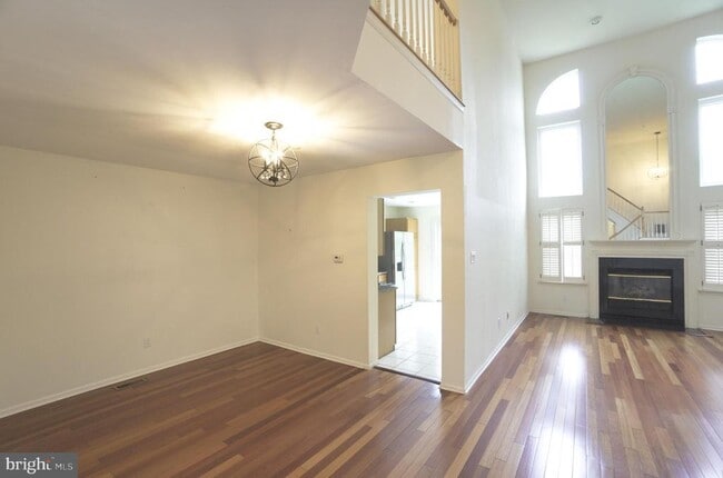 Building Photo - 250 Lookout Pl