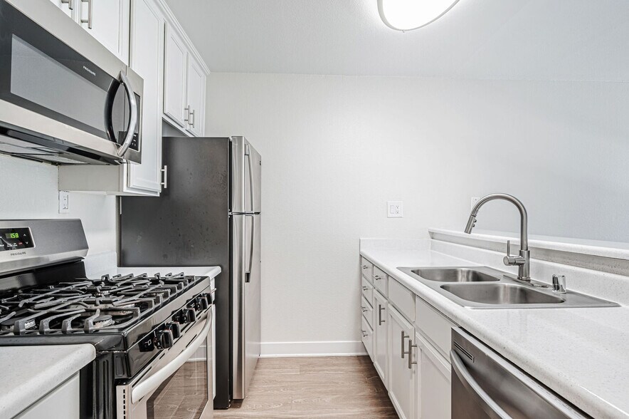 Building Photo - Independence Park Apartments