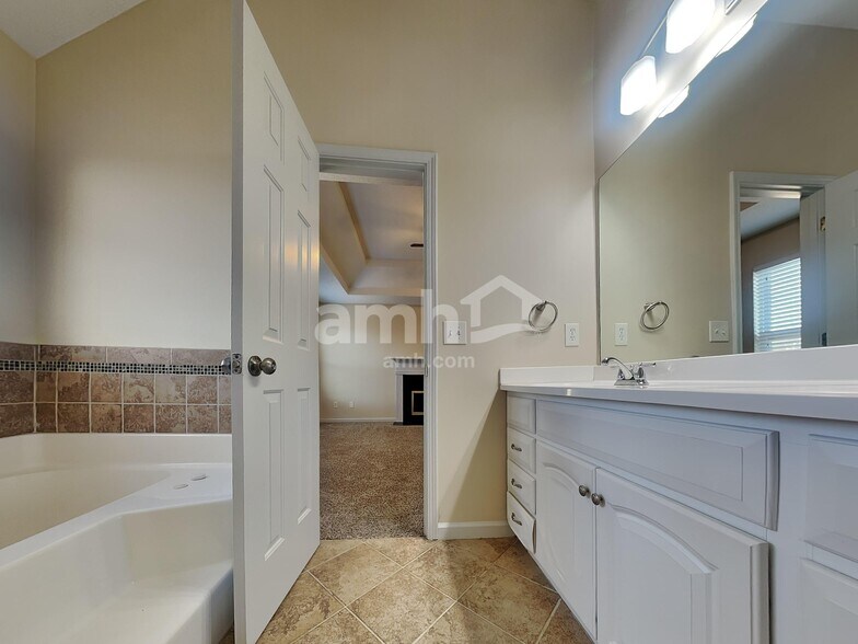 Building Photo - 4298 Persian Ct