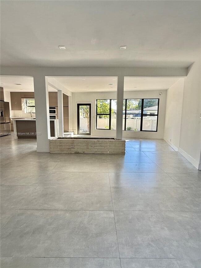 Building Photo - 12615 N Miami Ave