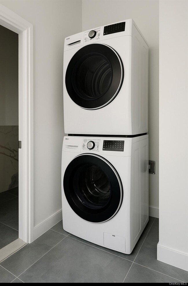 Building Photo - 356-370 Bayview Ave