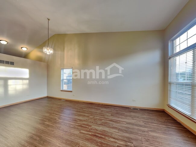 Building Photo - 1910 Prairie Ridge Dr