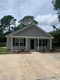 Building Photo - 1/2 OFF FIRST MONTHS RENT! Lawncare includ...