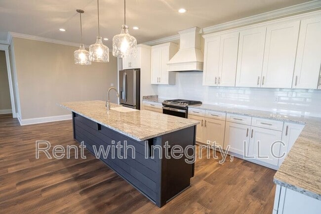 Building Photo - 165 Benoit Cir