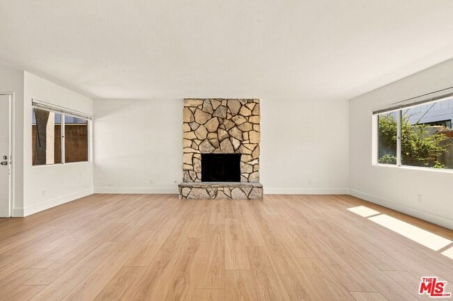 Building Photo - 2214 Dufour Ave