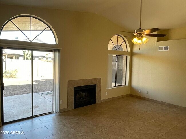 Building Photo - 6502 W Paradise Ln