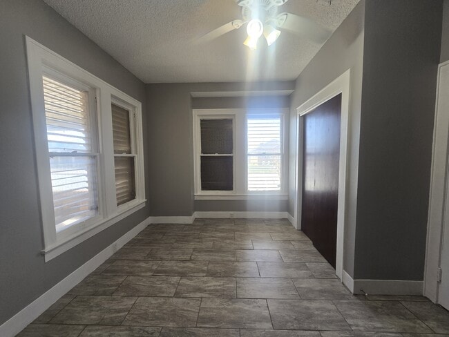 Building Photo - 3828 Avenue S 1/2