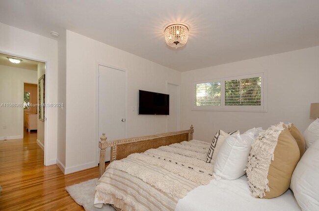 Building Photo - Altara Avenue, Coral Gables, FL 33146 - 3 ...