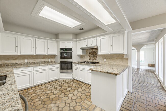 Building Photo - 102 Butlers Ct