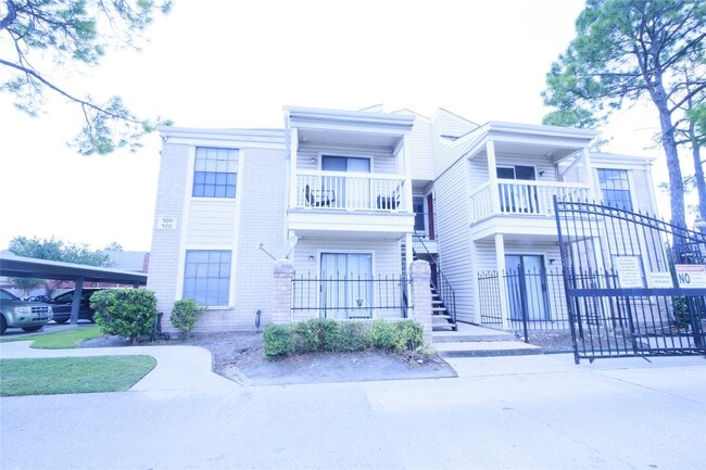 Building Photo - 2750 Holly Hall St