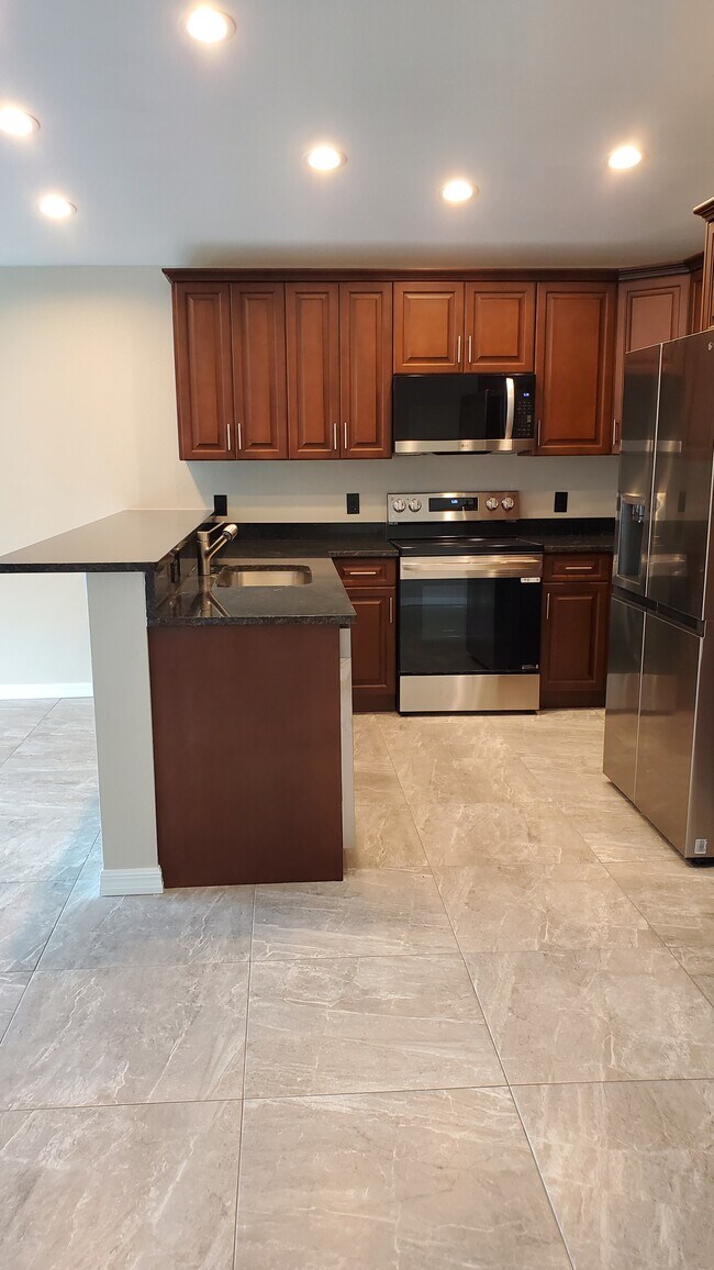 Building Photo - 1721 SW 33rd Terrace