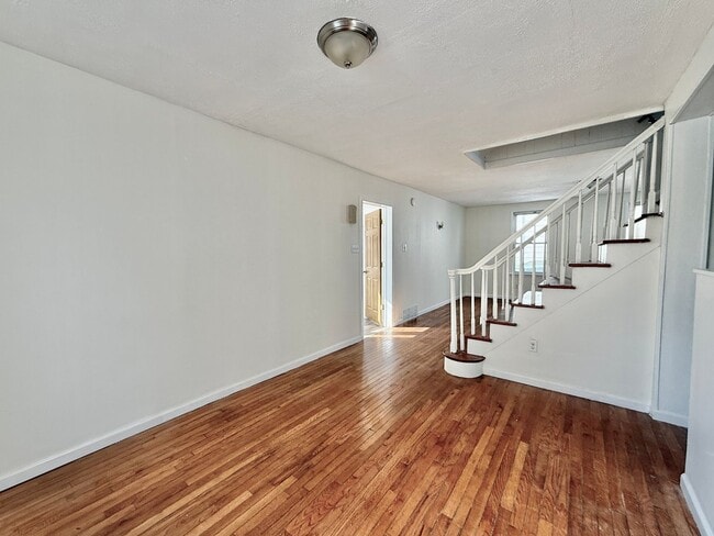 Building Photo - FOR RENT- Spacious 4 Bedroom 2 Bath Home in Penns Grove $2000