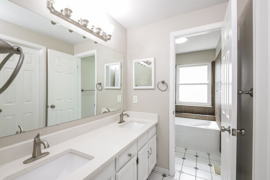Building Photo - 5989 S Swadley Way
