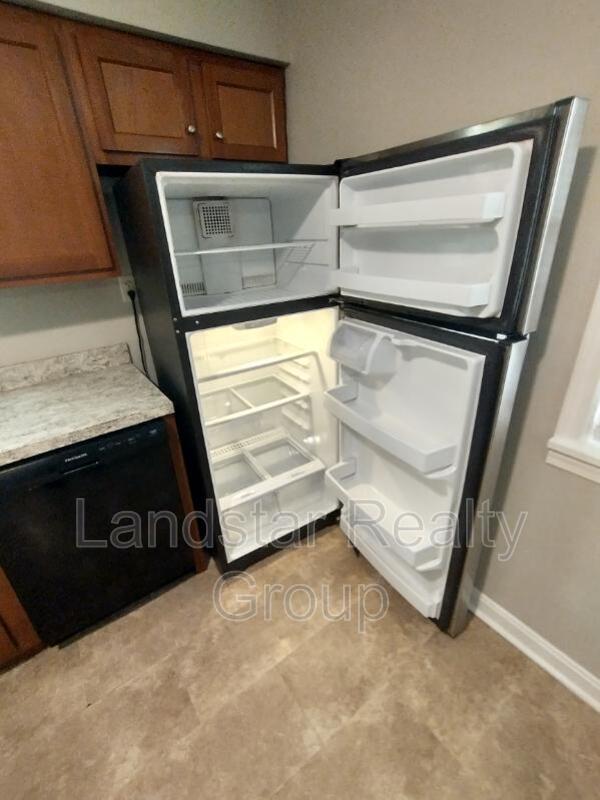 Building Photo - 5612 Walnut Way