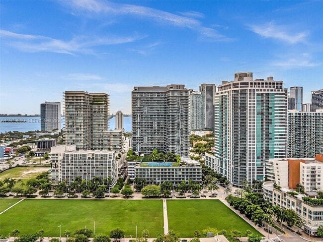 Building Photo - 121 NE 34th St