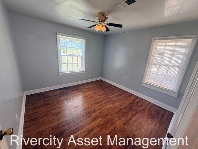 Building Photo - 2308 Larose Ave