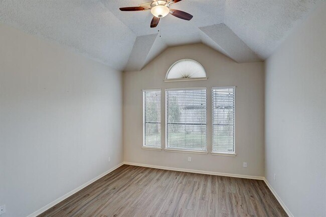 Building Photo - 3126 Pebble Bay Dr