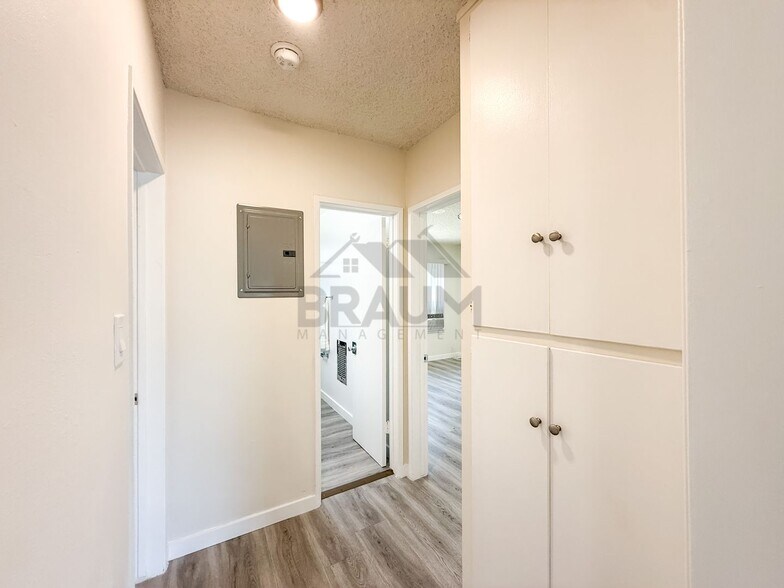 Building Photo - 5433 Sepulveda Blvd