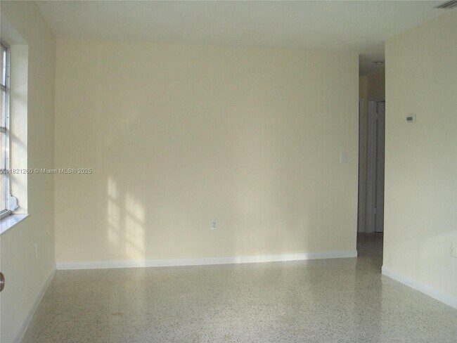 Building Photo - 1129 SW 11th Ave