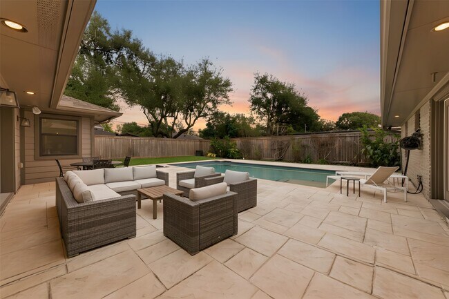 Building Photo - 5438 Briarbend Dr