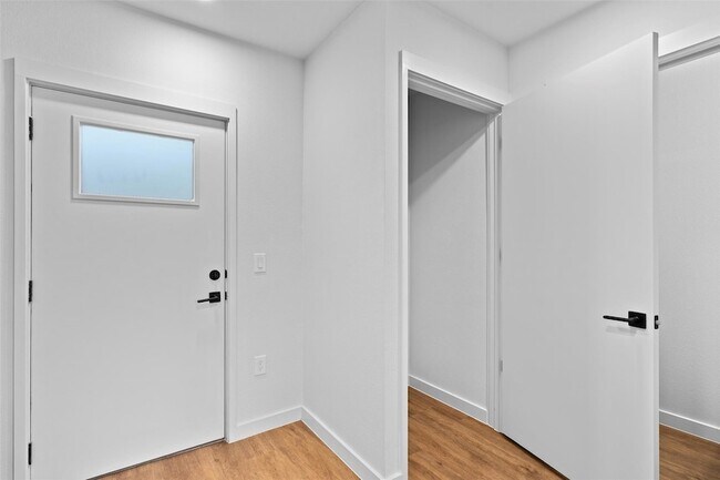 Building Photo - 4004 Banister Ln