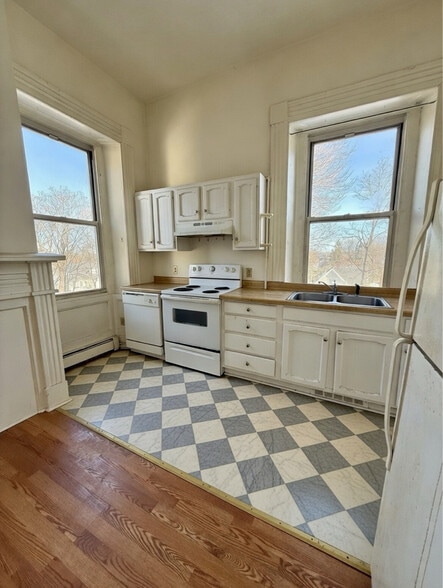 Building Photo - 72 3rd St